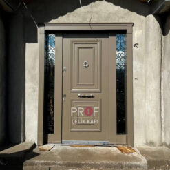 Manisa Kula dış etkenlere dayanıklı kompakt kaplama villa kapısı dış görünüm.